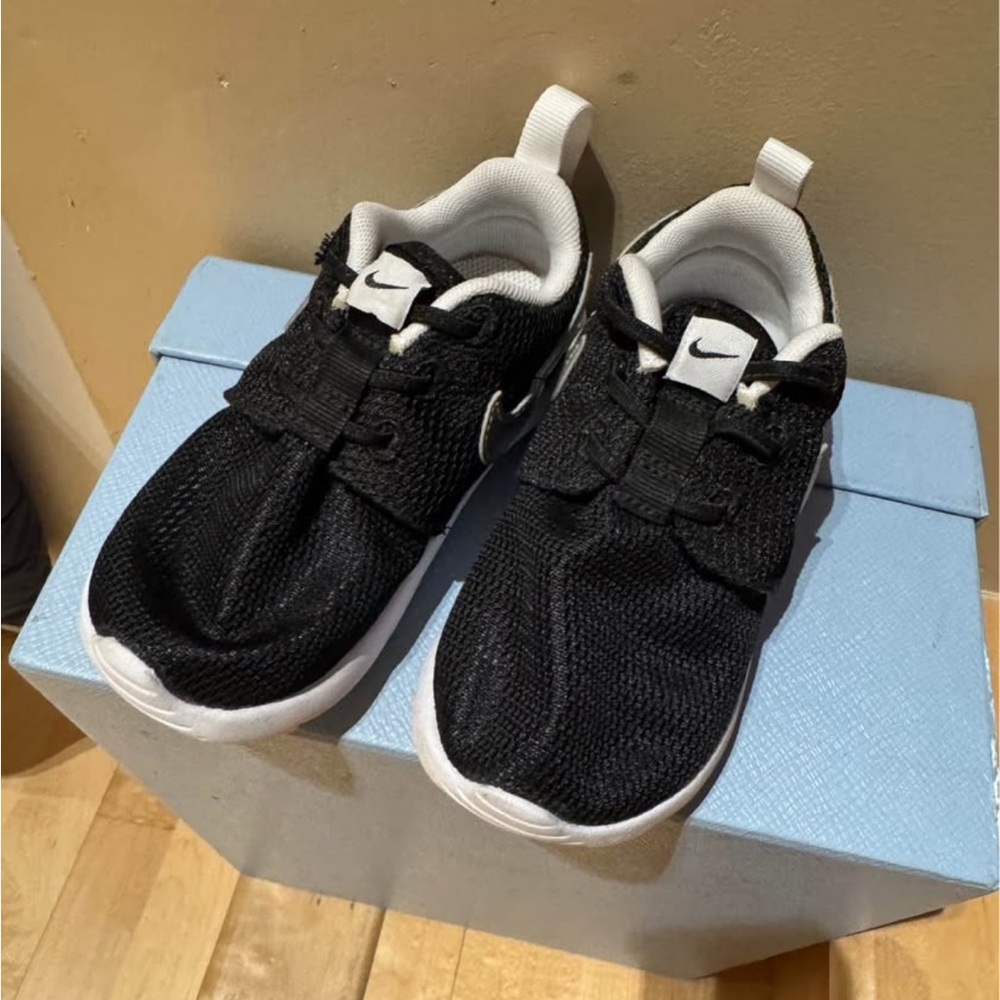 Nike Kids C8 Black and White Sneakers